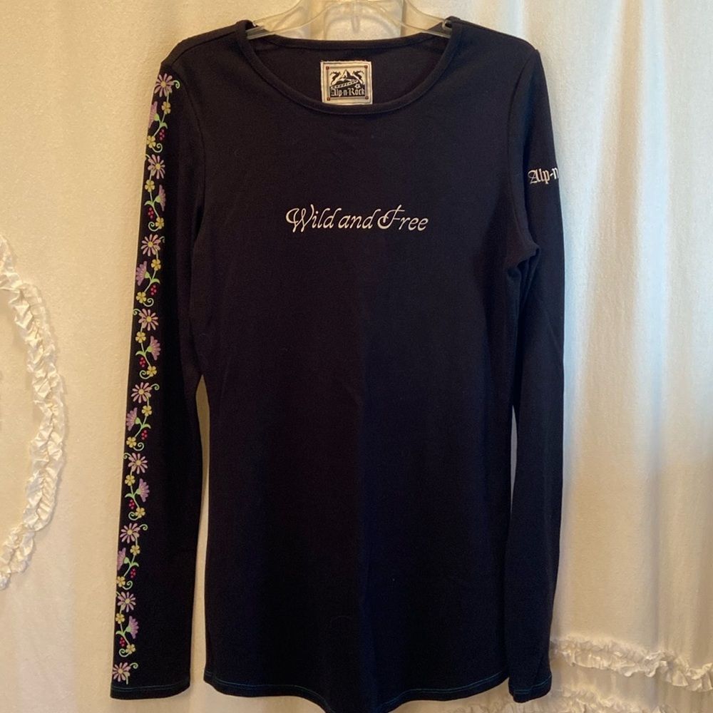 Alp-n-Rock size 5 top “Rocky Mountain Wildflower”on back “Wild and Free”on front